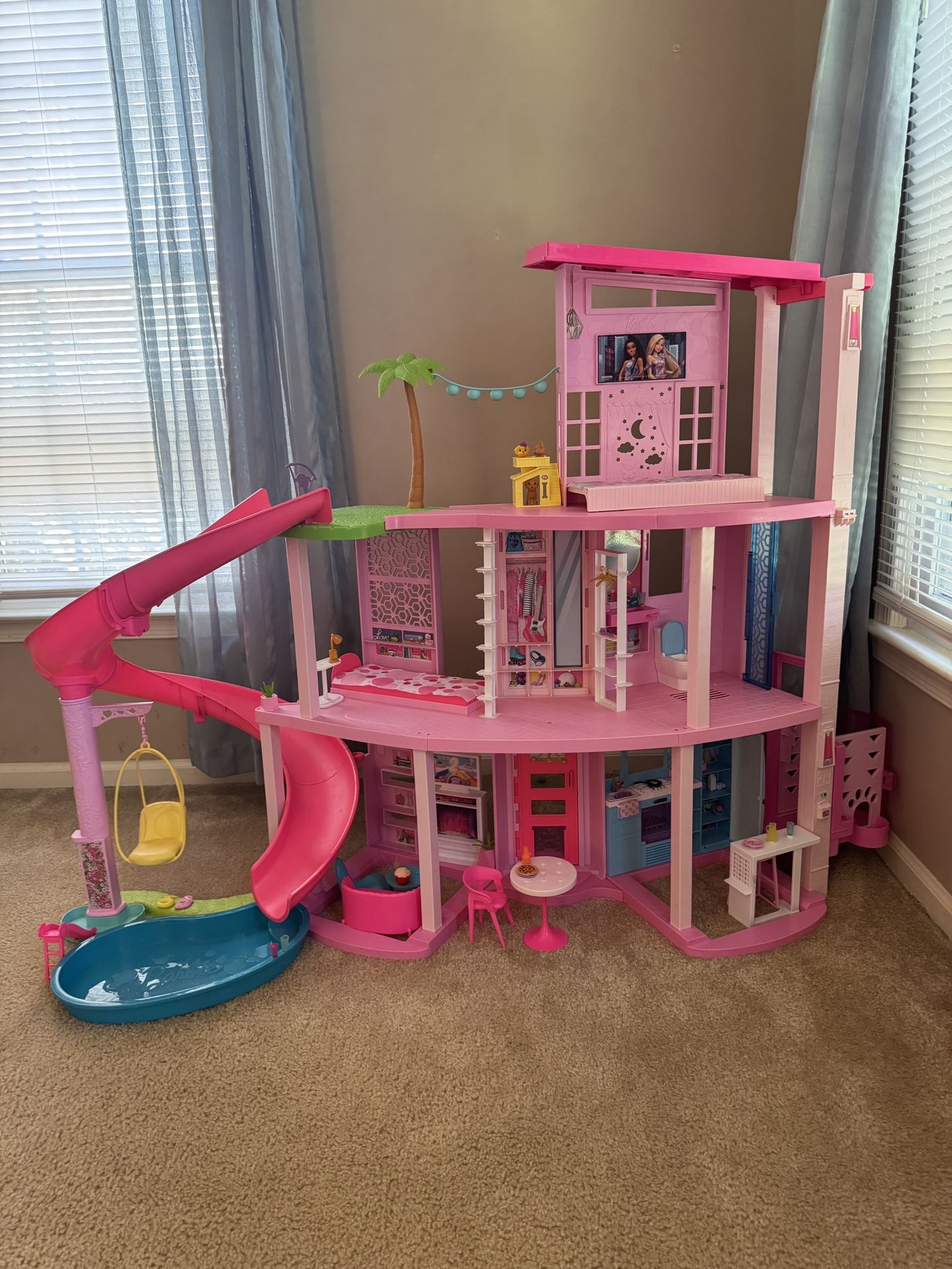 Barbie Dreamhouse Pool Party Doll House