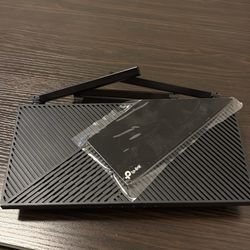 TP Link WiFi Router (NO POWER OUTLET)