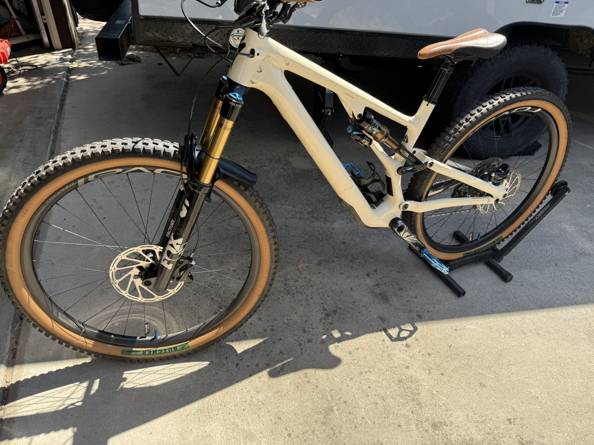 Specialized Stumpjumper EVO 4large) S4 / $3000