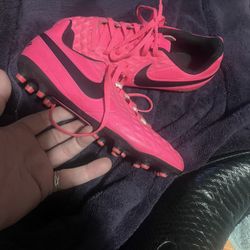 Teimpo Cleats Size 4 Girls 