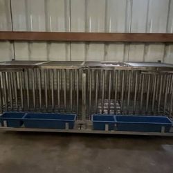 Stainless steel cage Have two doors and middle separatio N