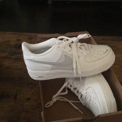 Kid’s Nike Air Force 1 Low size 7Y/8.5W