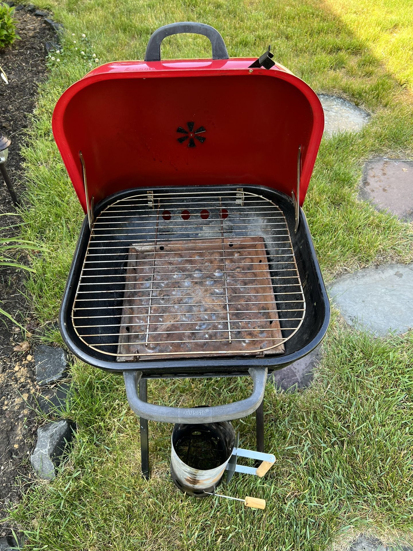 Ausie Charcoal Grill for Sale in Freehold, NJ OfferUp