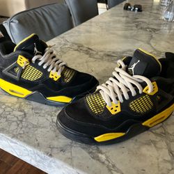 Jordan 4 yellow thunders size 6