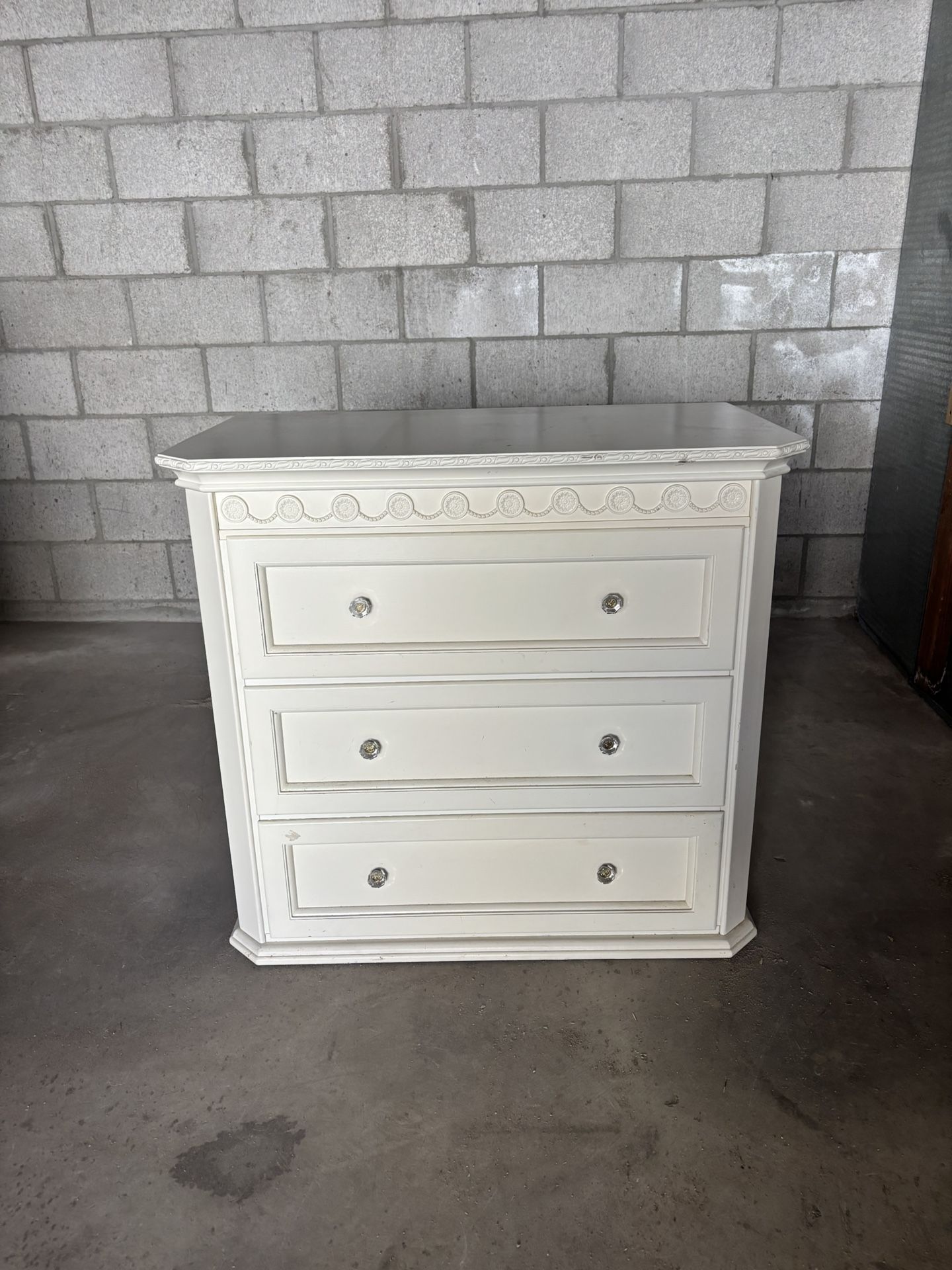 White Shabby Chic Dressor