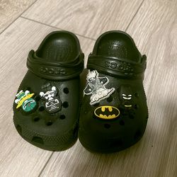 Black crocks with charms size 9c