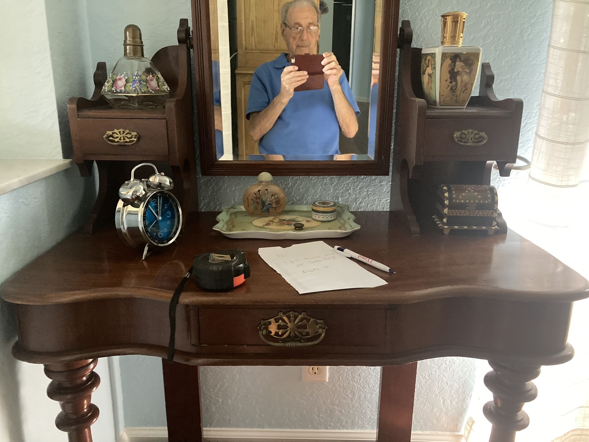 Vanity Antique Age