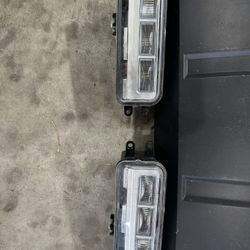 Toyota Tundra OEM Fog Lights