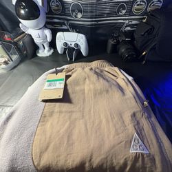 Nike ACG "Wolf Tree" Plus