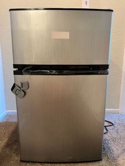 Insignia™ - 3.1 Cu. Ft. Mini Fridge with Top Freezer and ENERGY STAR Certification Stainless Steel Look