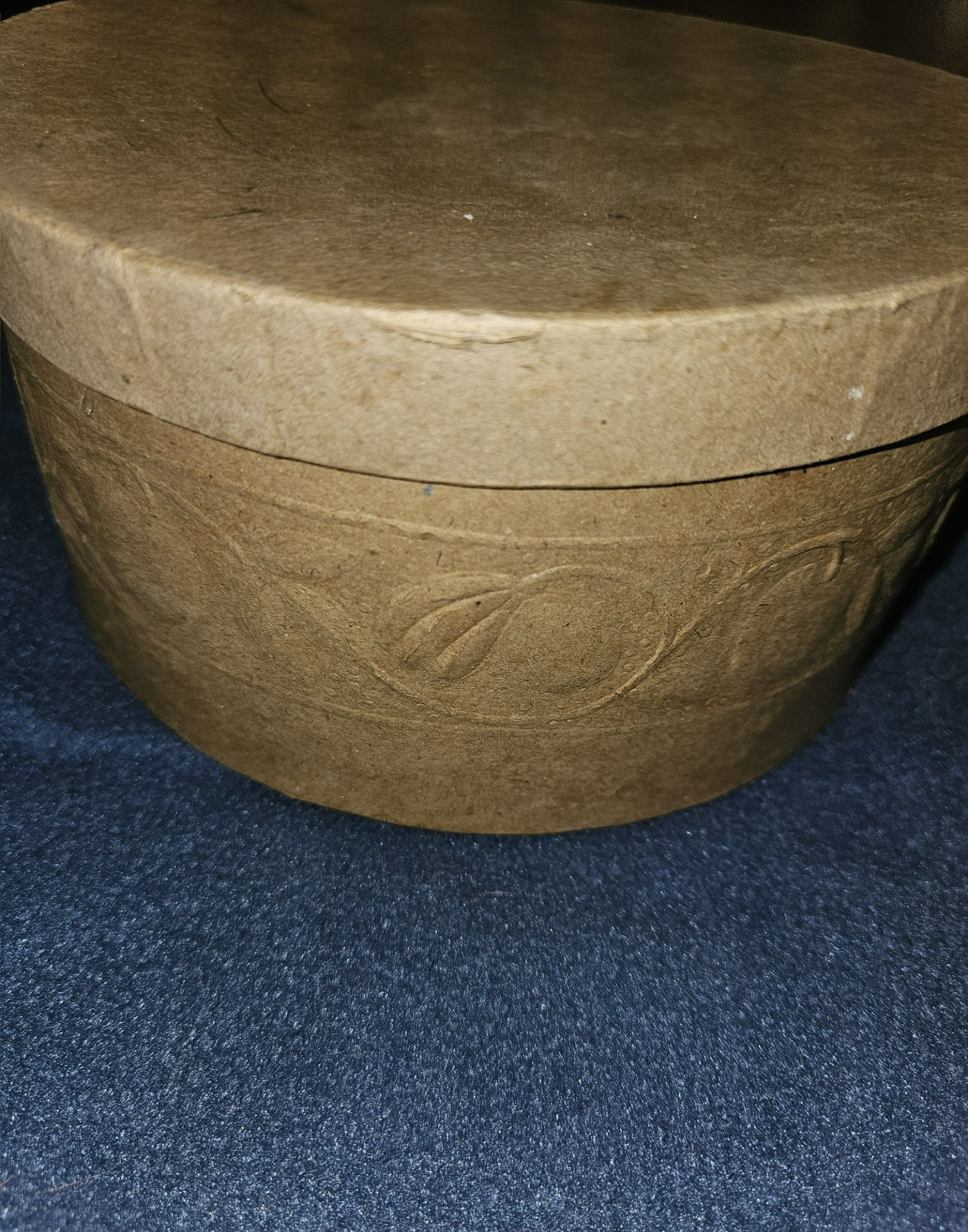 VINTAGE CARDBOARD FLOWER EMBOSSED HAT BOX 