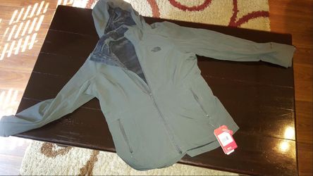 NEW WOMEN'S NORTHFACE JACKET