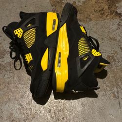 Size 10 Jordan 4 Retro Thunder (2023) 