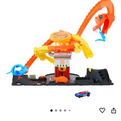 Hot Wheels City Toy Car Track Set, Pizza Slam Cobra Attack Playset, Snake Tail Spiral with Randomizer  Like new condition super cool Playset with mult