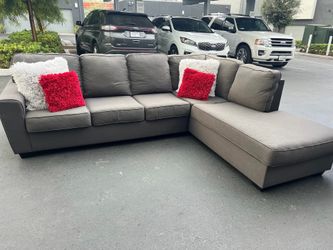 Perfect condition gray Ashley’s sectional couch !!