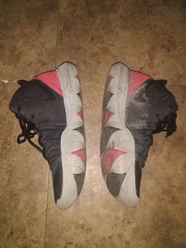 Kyrie Irving Shoes Size 9.5  & Accessories