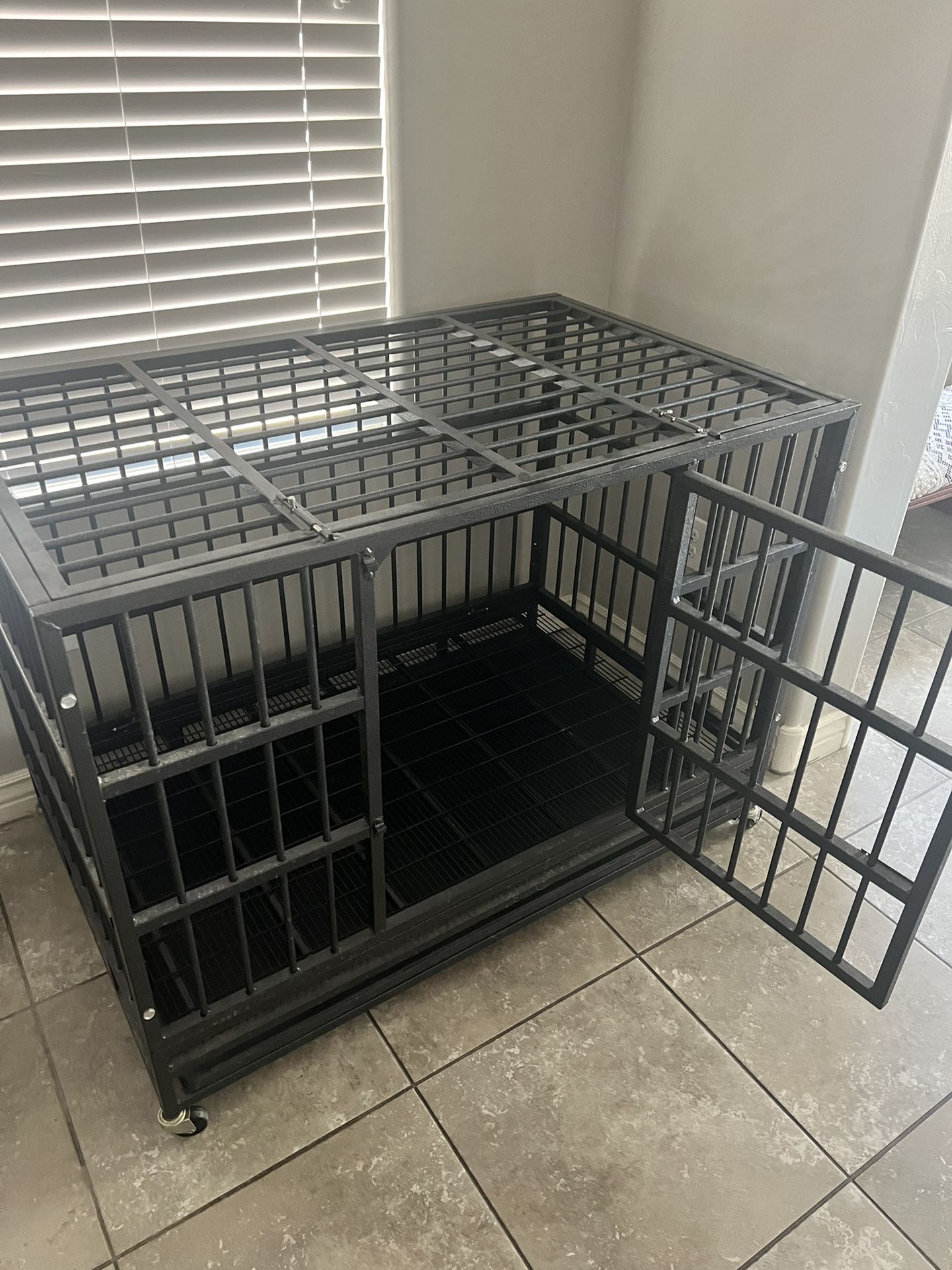 Large Steel dog kennel 