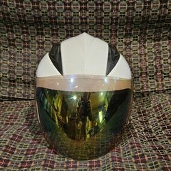 WOW World Of Wonder DOT Helmet Half Shield Size L