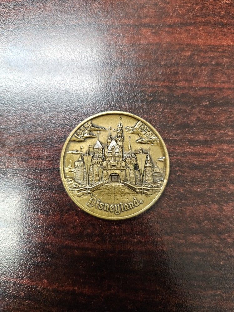 Disneyland  / 20th Anniversary / Medallion / 1975 / MINT CONDITION