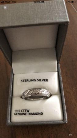 Sterling silver men’s wedding ring with diamonds