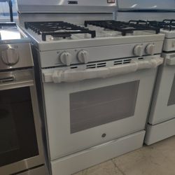 New 
GE - 5.3 Cu.Ft. Freestanding Gas Range with Self-Clean and Steam Cleaning Option and Built-In W