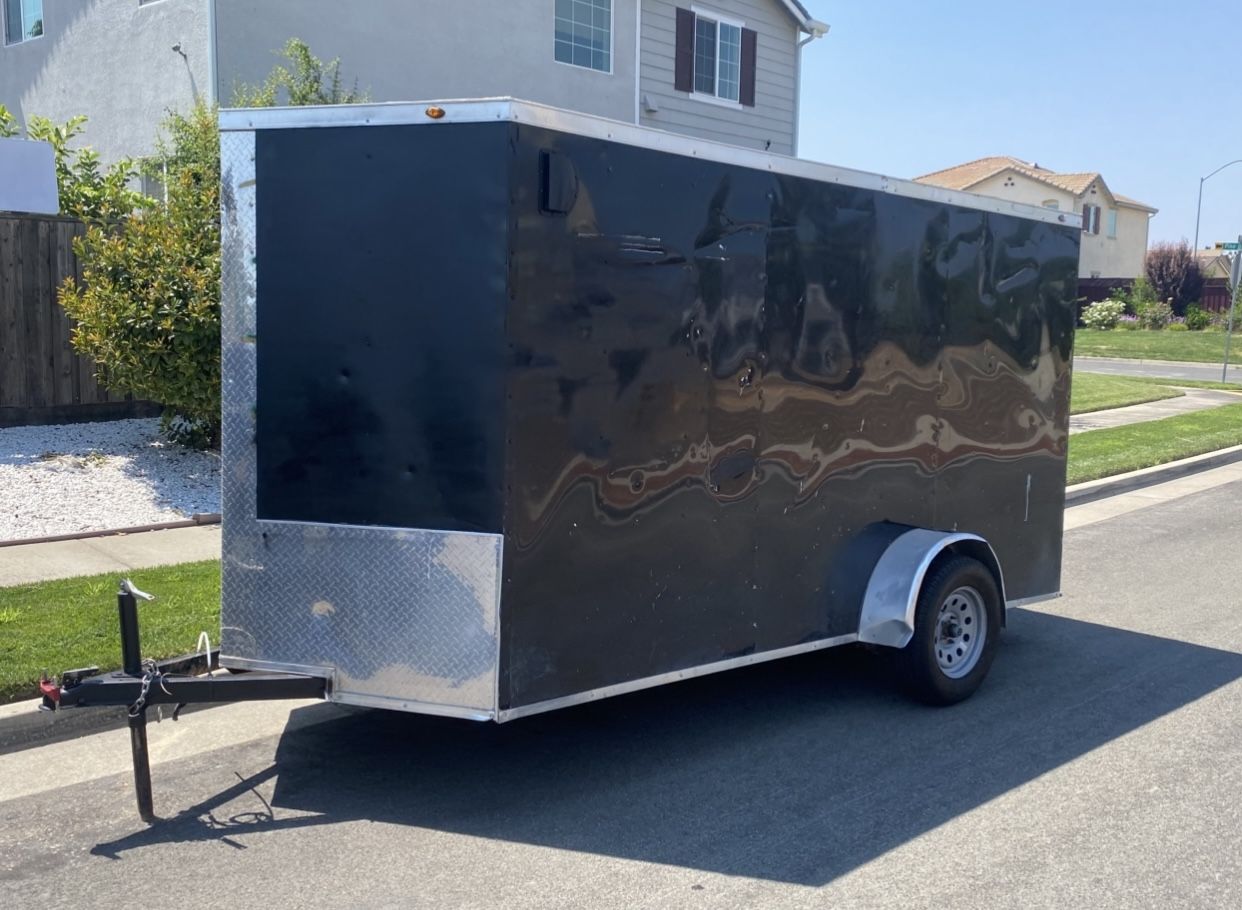 Enclosed Utility Trailer 7x12