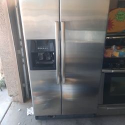 Fridge For Sale It Functions But No Water Or Ice 