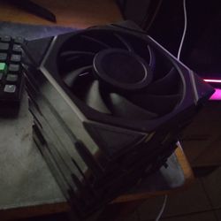 Lian Li TL LCD Fans - No Hub Just Cables. 