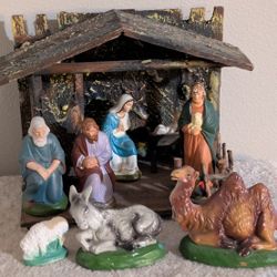 Vintage Nativity Scene With 8 Figurines 