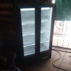 Restaurant Fridge/Refrigerador De Restaurant $200