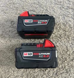 Milwaukee 2 batteries5ah new