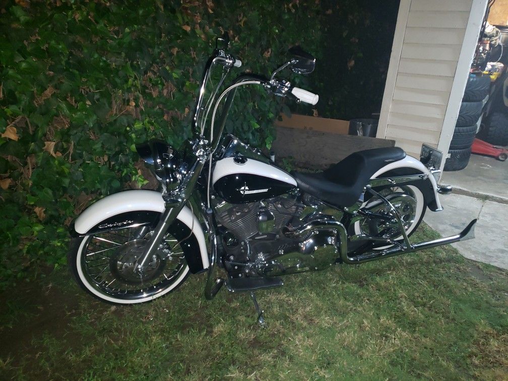 Harley davidson Deluxe Vicla HD Roadking Road Glide Trade For Impala