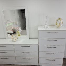 Brand New Dresser with Mirror And Chest / Cómoda Con Espejo Y Gavetero Nuevos A Estrenar 