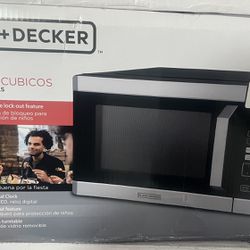 Selling BLACK+DECKER 0.9 cu ft Microwave Oven in Stainless Steel