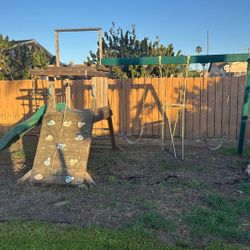 Playground “FREE/GRATIS”