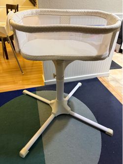 Halo Bassinet swivel sleeper