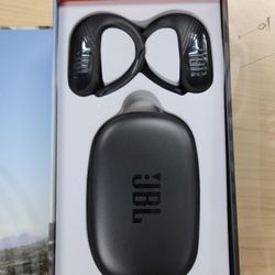 JBL PEAK 2 NEW IN BOX. 100% AUTHENTIC.  Store Pick Up Only. Firm Price. 