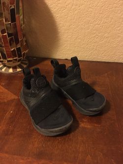 Boys Nike slip ons size 8c