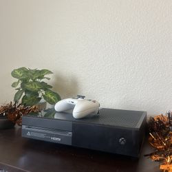 Xbox One With Controller 