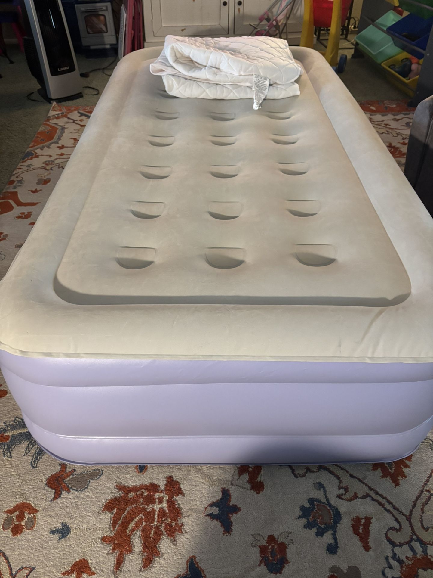 Twin Self- Inflating 16” Bed