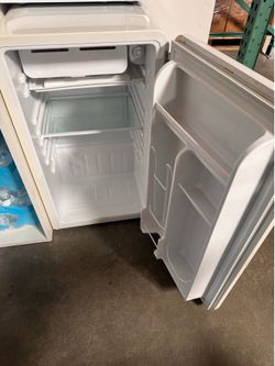 Mini fridge Looks Old School