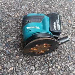 Makita Random Orbit Sander Vgood Condition With 5.0 Battery (Just What's In The Picture)For Pick Up Fremont Seattle. No Low Ball Offers Please. No Tra