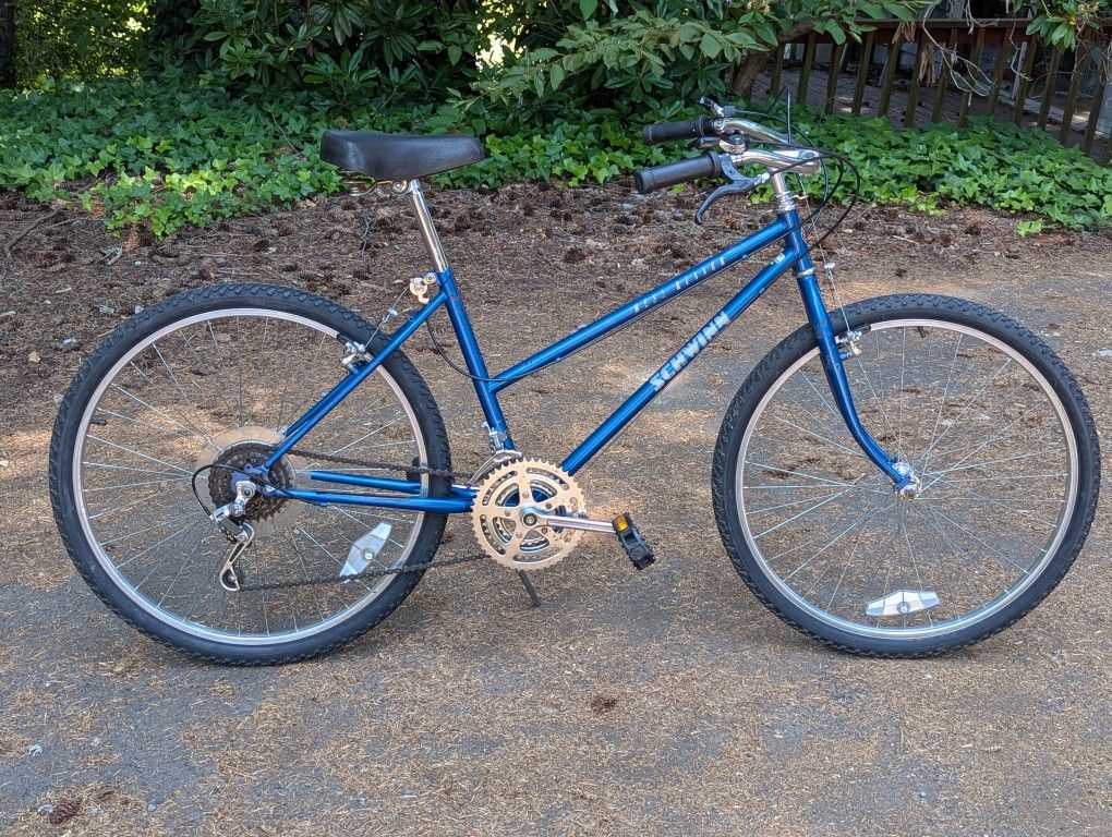 Schwinn Small Frame Mesa Runner Step Through 15 Speed Bike