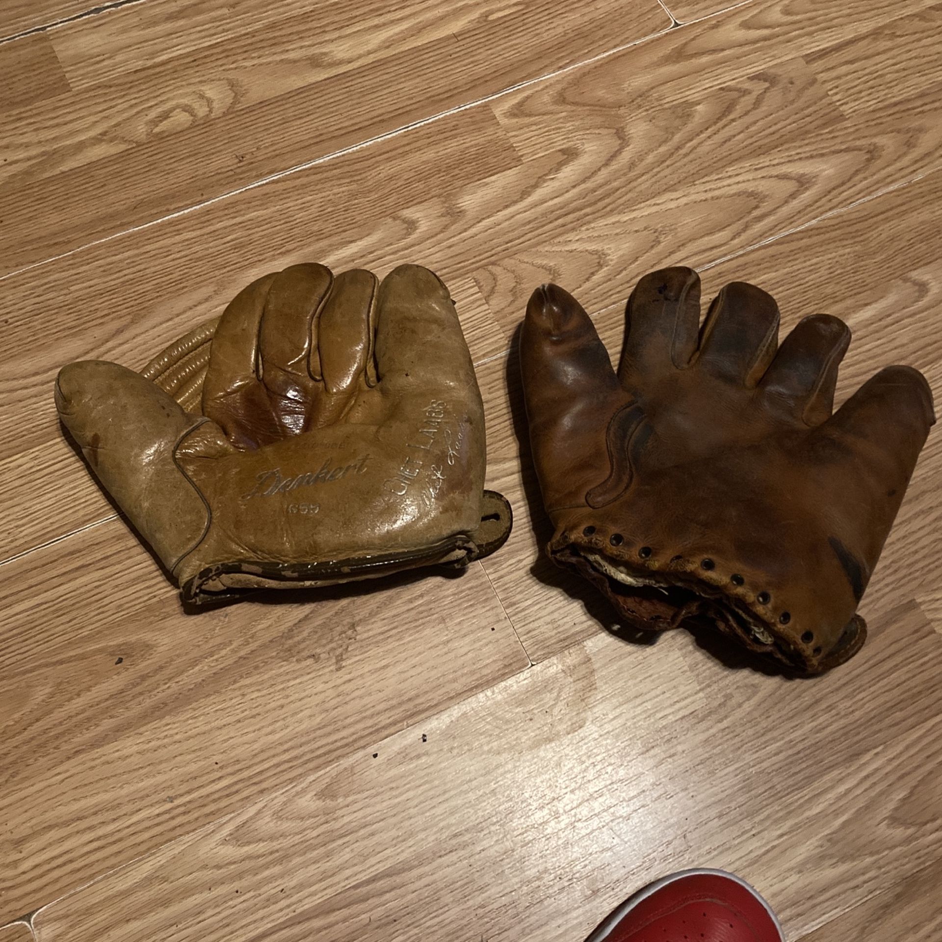2 Vintage Mitts