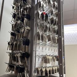Ilco / Hillman Commercial Key Tower Display Including Over 700 Keys 