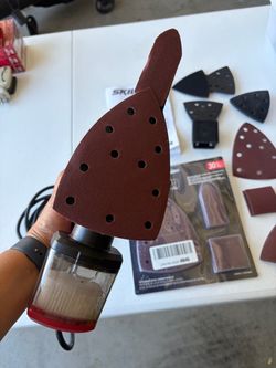 SKIL Detail Sander with Sanding Pads