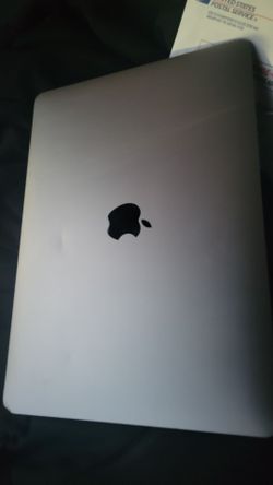 Apple MacBook Air 13-Inch Laptop 2019 8gb ram 120 GB hardrive with charger in good condition delivery available