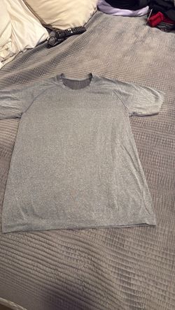 Men’s Lululemon grey shirt top size S