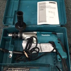 Makita 1/2” Hammer Drill Corded HP2050 Includes Case And Bits 