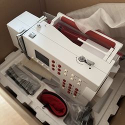 Bernina 220 Sewing Machine 